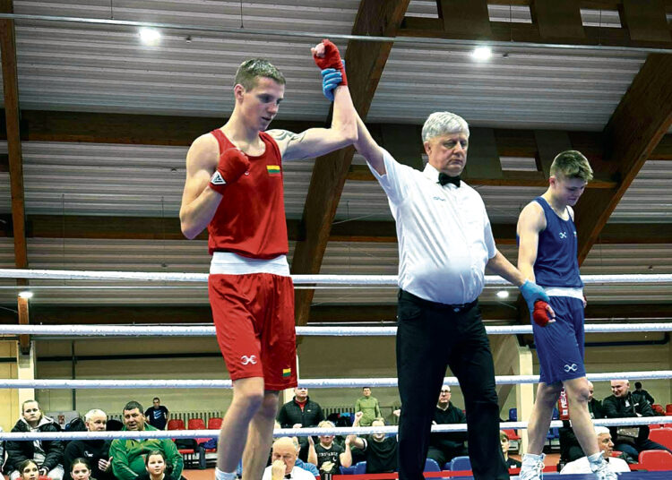 Žengia į profesionalų boksą, ieško ilgalaikių partnerių