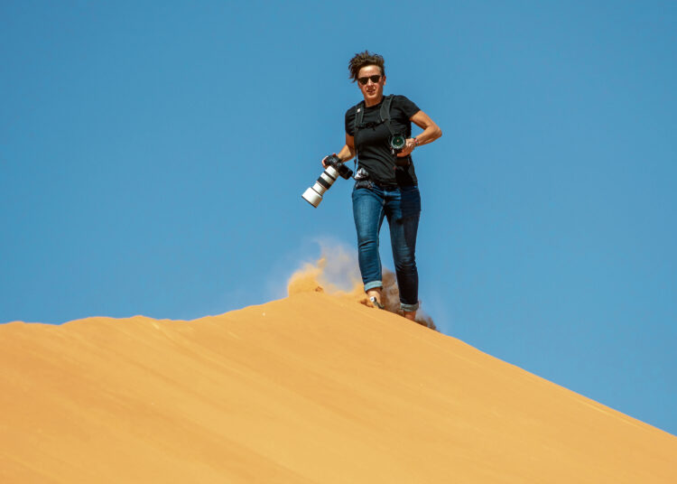 Dakaro ralio talismanas – ryškiai oranžinis dykumos smėlis