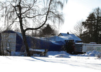 Sniego svorio neatlaikė ūkio angaras