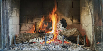 Šalčiai priminė tradicinius šildymo metodus