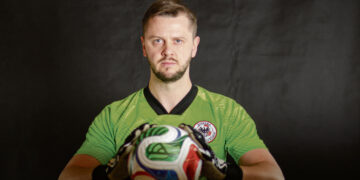 Paskui futbolo kamuolį – atgal į gimtinę