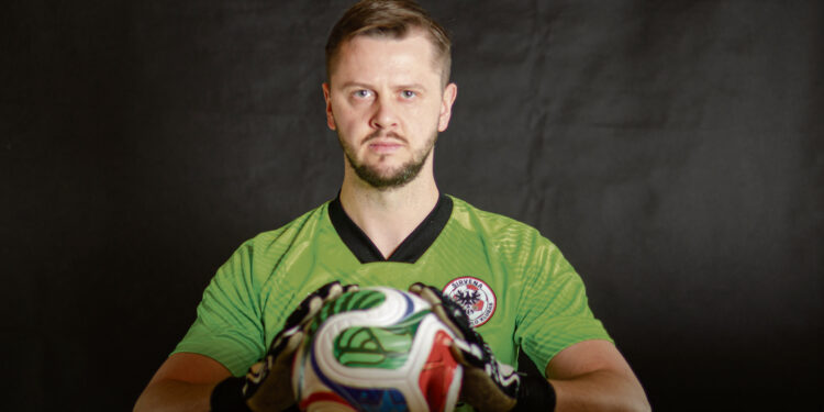 Paskui futbolo kamuolį – atgal į gimtinę