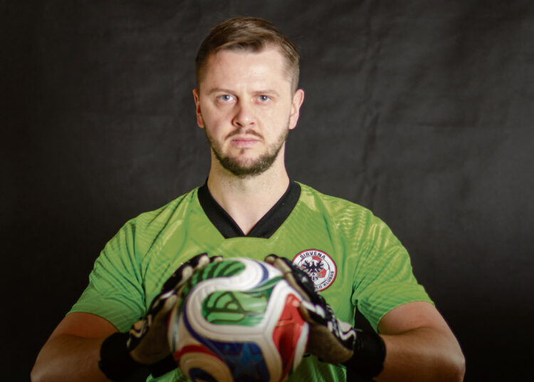 Paskui futbolo kamuolį – atgal į gimtinę