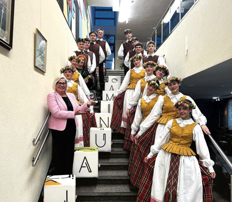 Biržų kultūros centro jaunimo tautinių šokių kolektyvas „Raitytinis“ tapo „Metų kūrybiškos sielos“ nominacijos laureatais. Nuotr. Biržų kultūros centro