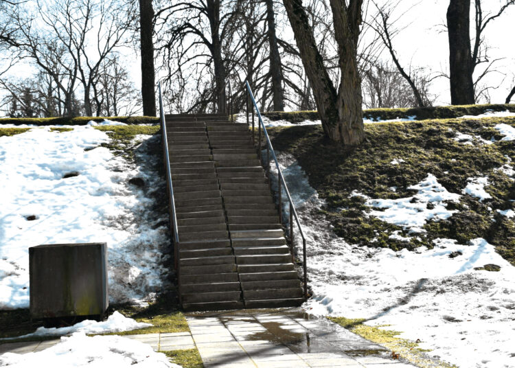 Pradedamas laiptų remontas