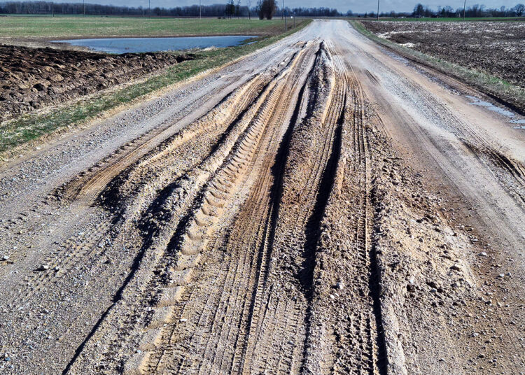 Sunkiasvorės mašinos niokoja ir kitus kelius