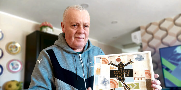 Laikrodžiais virstančias lėkštes randa bagažinių turguose