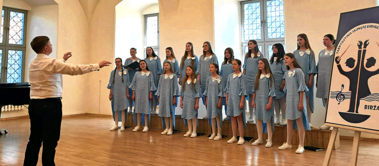 I konkurso turas. Diriguoja Ilja Šakuro. Nuotr. Janinos Bagdonienės