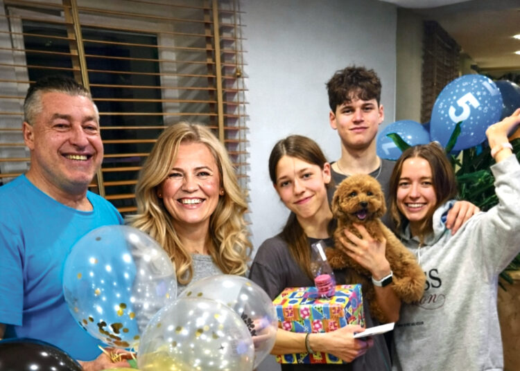 Išjausti motinystę