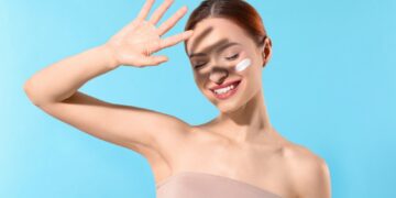 Lengva ir efektyvi apsauga nuo saulės: ką rinktis kasdien?