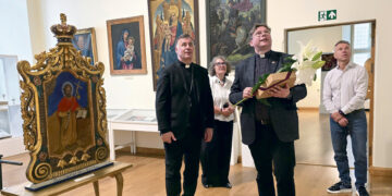 Kardinolas į gimtąjį miestą atvyko su ypatinga dovana