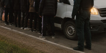 Nelegalūs migrantai nebesirenka kelio pėsčiomis
