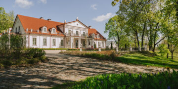 Neeilinė patirtis iš arti: Ilzenbergo dvaras kviečia kartu nueiti visą vyndarystės kelią