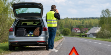 Automobilio gedimas kelionėje: kodėl svarbu turėti aiškų planą?