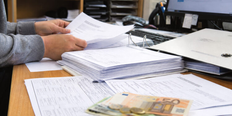 Ar lengva apgaudinėti valdiškas institucijas?