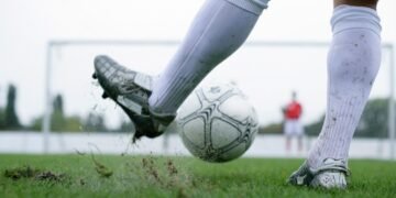 Svarstoma galimybė tapti futbolo klubo dalininkais