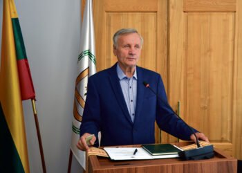 Pagarba išėjusiam, mandatas ir sveikinimai prisiekusiam