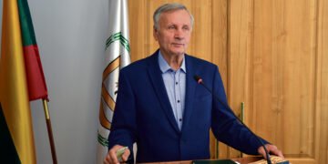 Pagarba išėjusiam, mandatas ir sveikinimai prisiekusiam