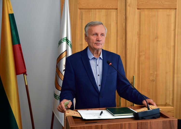 Pagarba išėjusiam, mandatas ir sveikinimai prisiekusiam