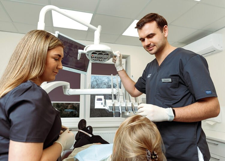 32 metai vienoje vietoje: kodėl biržiečiai savo šypsenas patiki tiems patiems specialistams