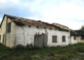 Nuplėšė karvių fermos stogą