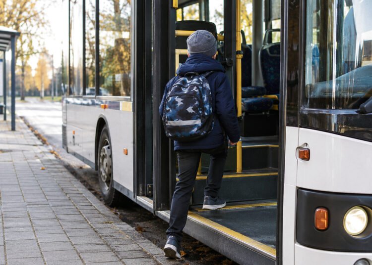 Kodėl mokiniai važinėja ne tik mokykliniais autobusais?