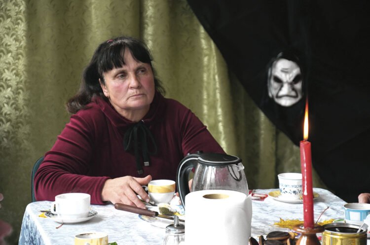 Skrebiškietė Marytė Undzėnienė jau seniai domisi įvairiomis mistinėmis istorijomis tiek užsienyje, tiek gimtojo krašto apylinkėse. Nuotr. Petro Gudo