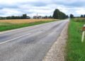 Važiuodamas per įdubą kelyje sulaužė važiuoklę